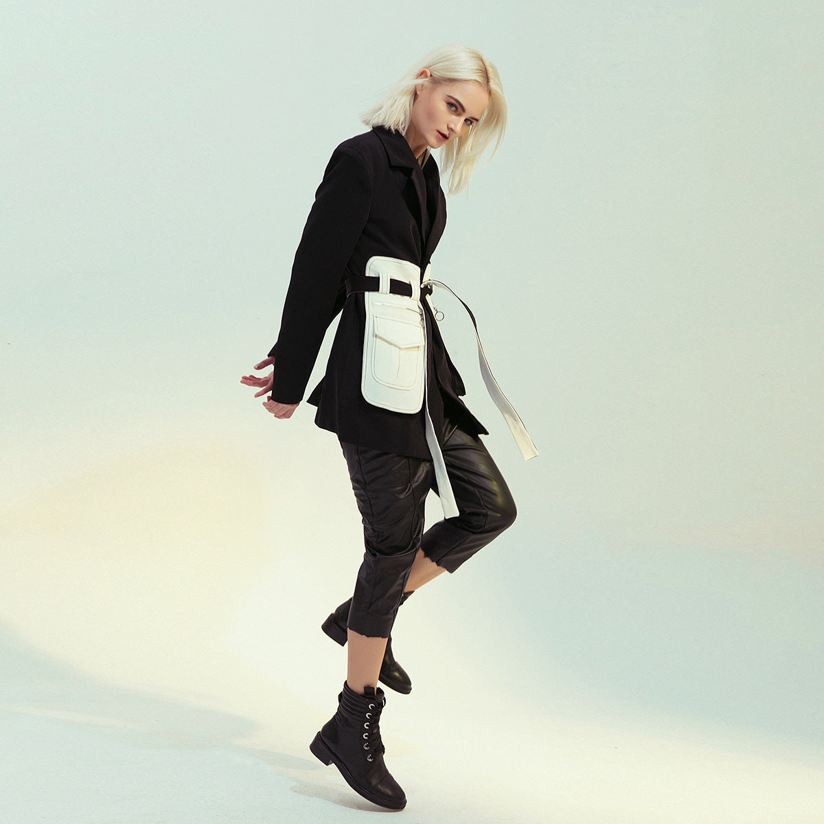 Black White Glue Pieces Retro Nostalgic Black White Contrast Color Tight Waist Mid-Length Small Blazers - ALTARIA